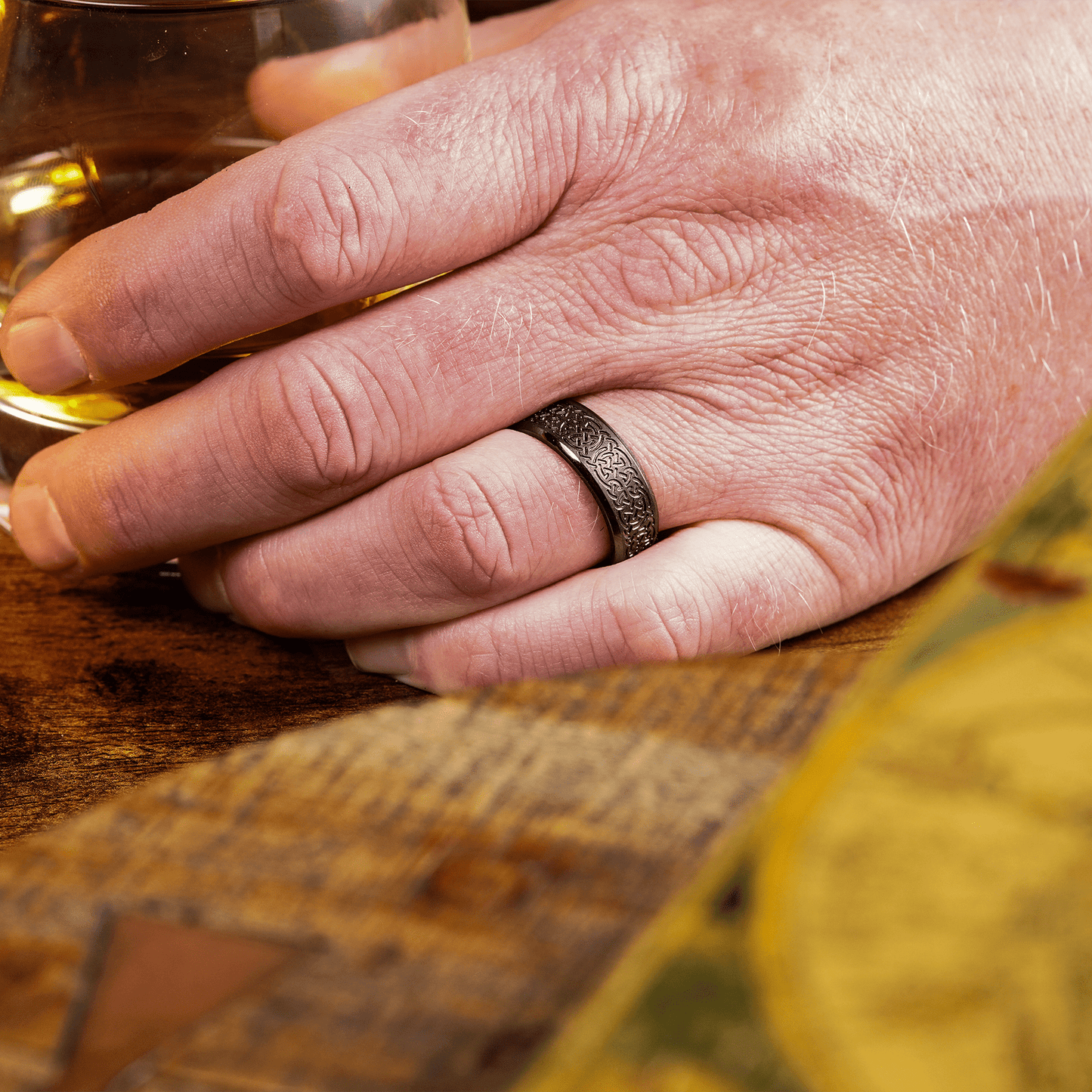 The Doire - Men's Ring / Wedding Band - Charcoal Gray Zirconium with Celtic Knotwork