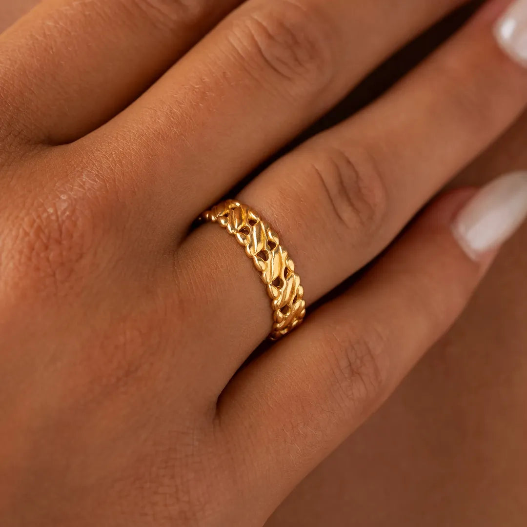 Harmonic Flow Gold Band Ring
